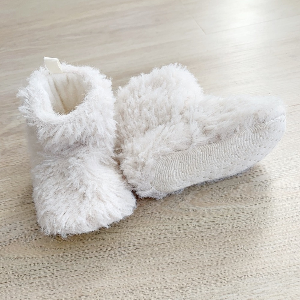 Sweet and fuzzy Old Navy Baby Boots - Picture 3 of 5